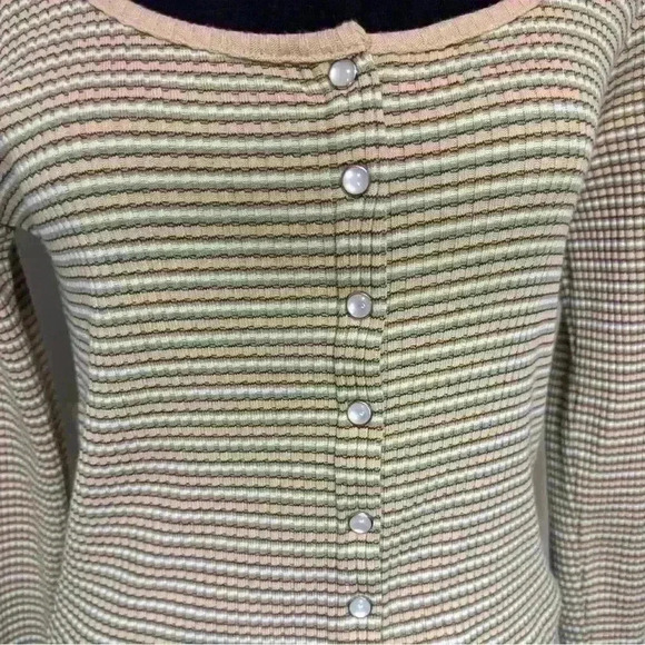 Levi’s Britt Long Sleeve Snap Front Tops Size Medium Frappe Brown
Slim Fit - Picture 2 of 10